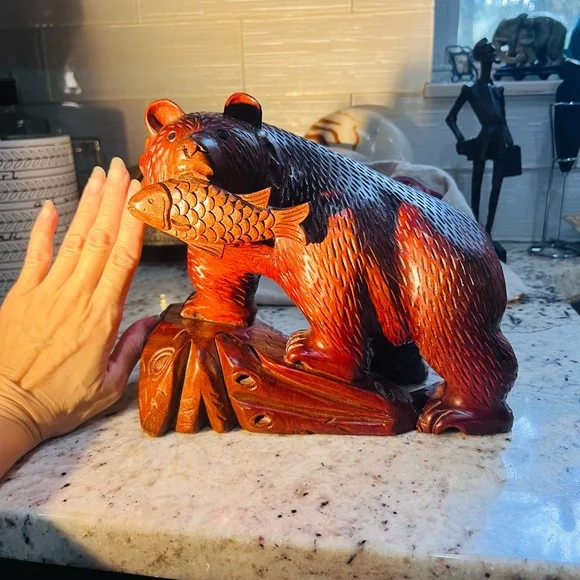 Vintage Japan Ainu Brown Bear with Fish Carved Solid wood! - Picture 14 of 15